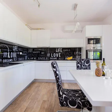 Apartment Large Luxury With Hot Tube