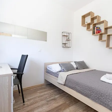 Apartment Large Luxury With Hot Tube Podstrana