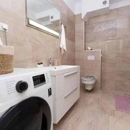 Apartment Large Luxury With Hot Tube Podstrana